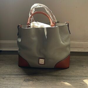 NWT Dooney and Bourke grey pebbled leather Barlow purse